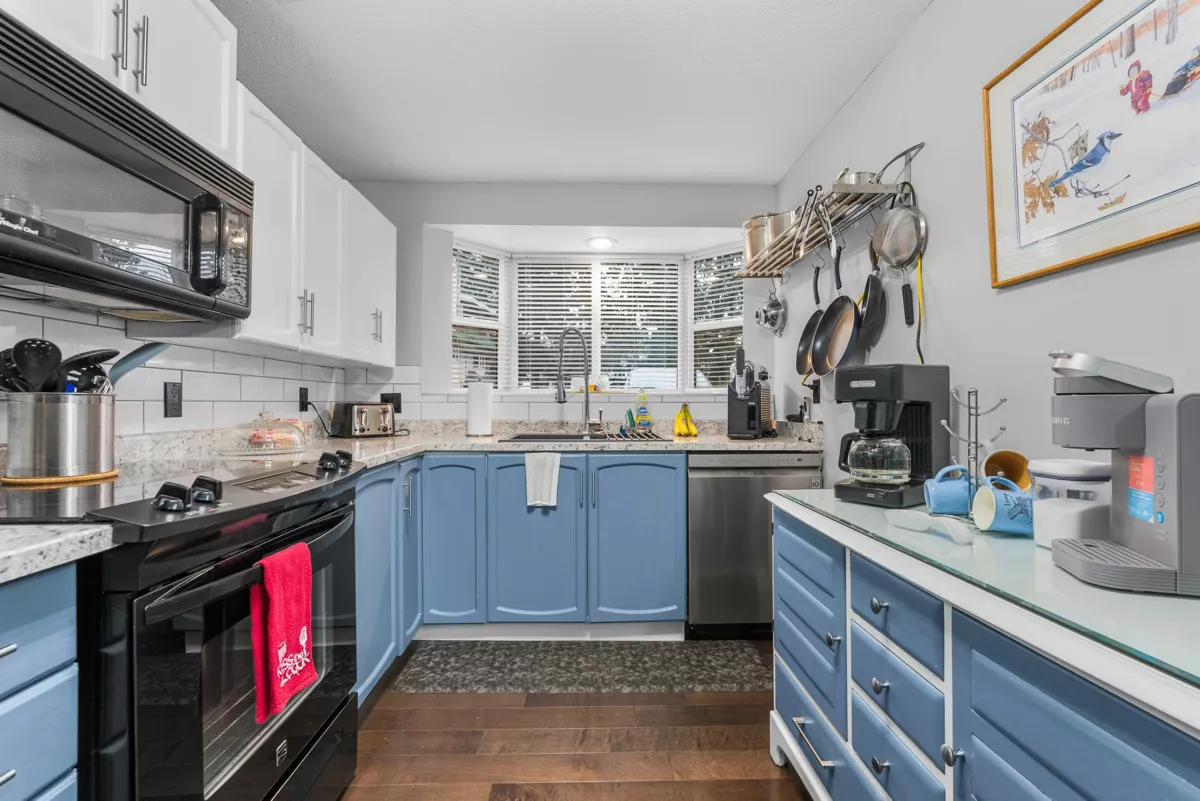 Primary Bathroom Photo of 105 2964 Trethewey Street, Abbotsford, BC