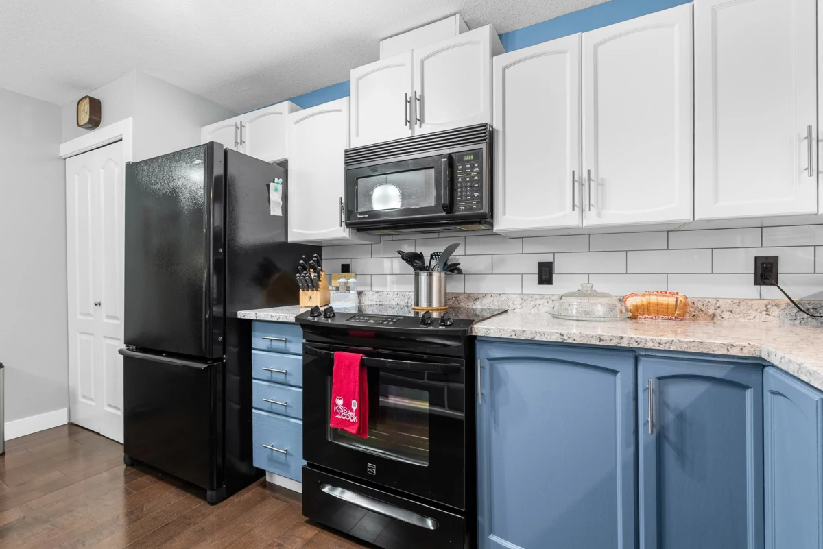 Walk-In Closet Photo of 105 2964 Trethewey Street, Abbotsford, BC