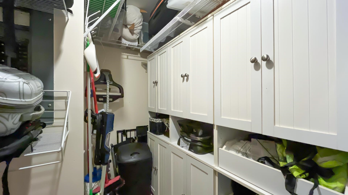 Entry Foyer Photo of 305 9299 121 Street, Surrey, BC