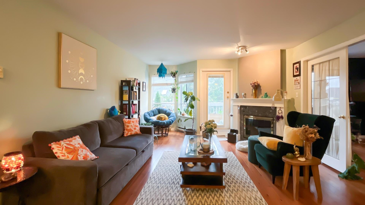 Kitchen Photo of 305 9299 121 Street, Surrey, BC