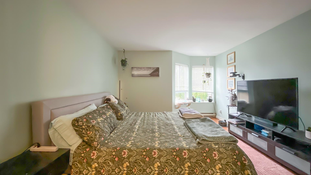 Powder Room Photo of 305 9299 121 Street, Surrey, BC