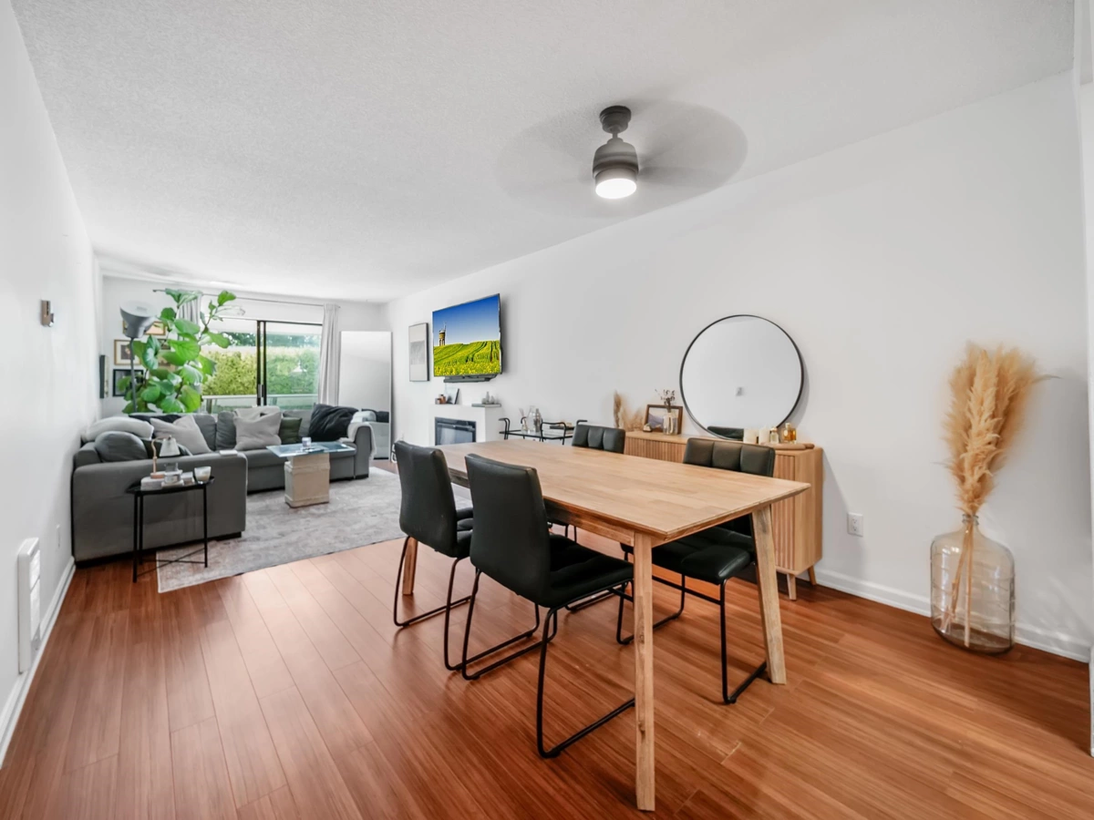 Kitchen Island Photo of 111 1341 George Street, White Rock, BC