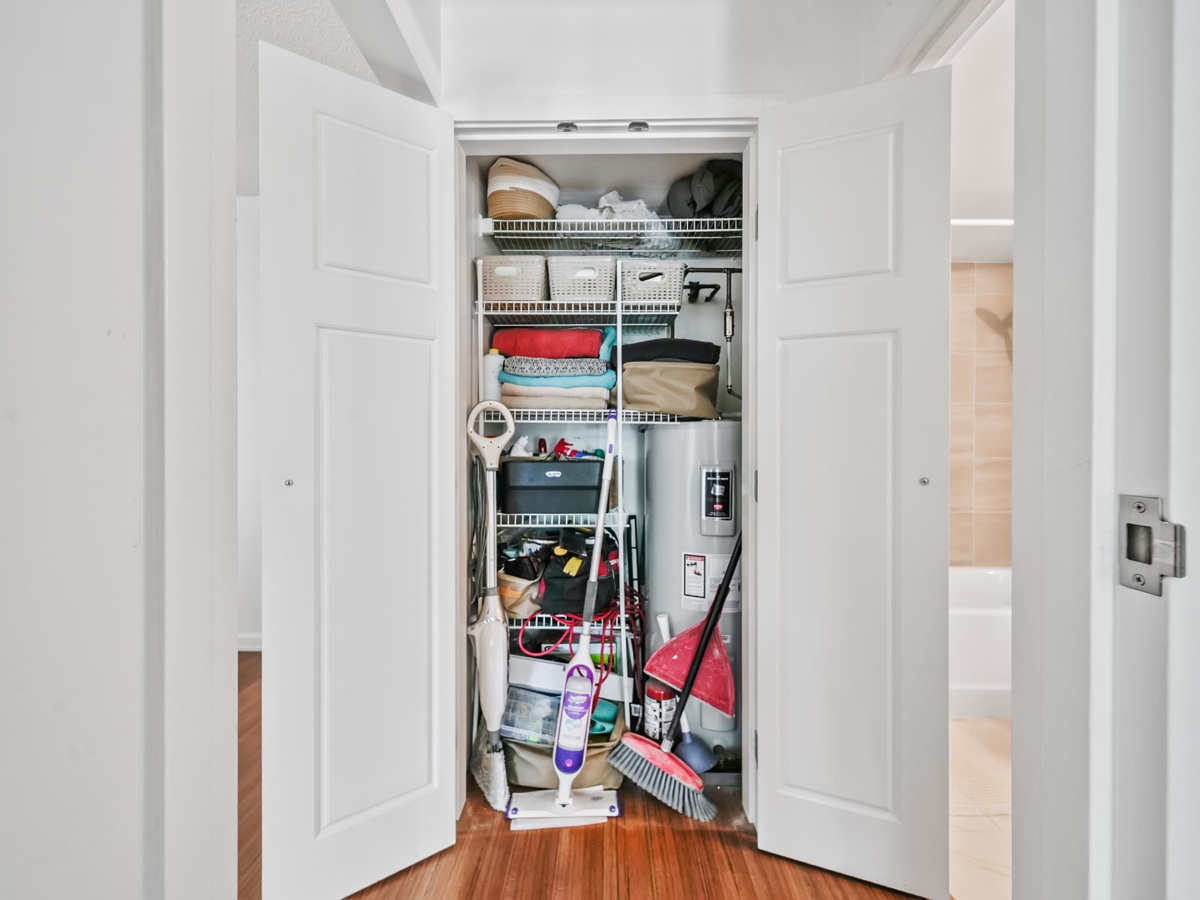 Mudroom Photo of 111 1341 George Street, White Rock, BC