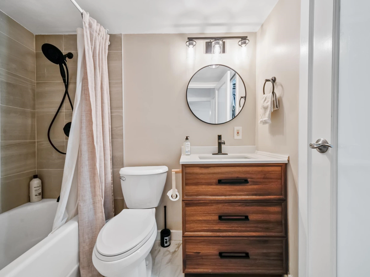 Powder Room Photo of 111 1341 George Street, White Rock, BC