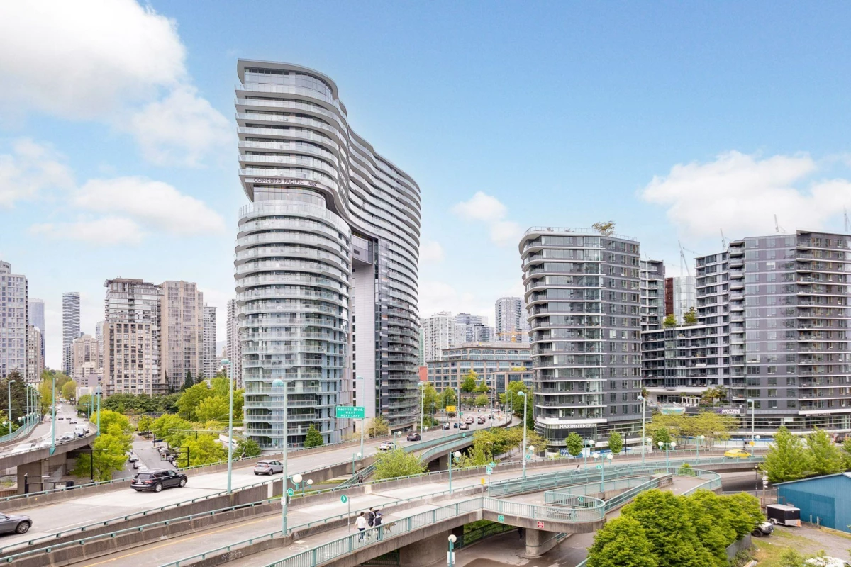 Walk-In Closet Photo of 803 980 Cooperage Way, Vancouver, BC