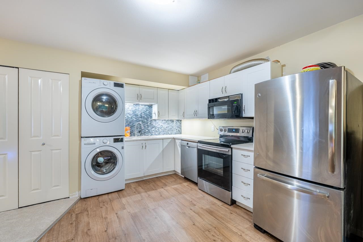 Entry Foyer Photo of 30 Hawthorn Drive, Port Moody, BC