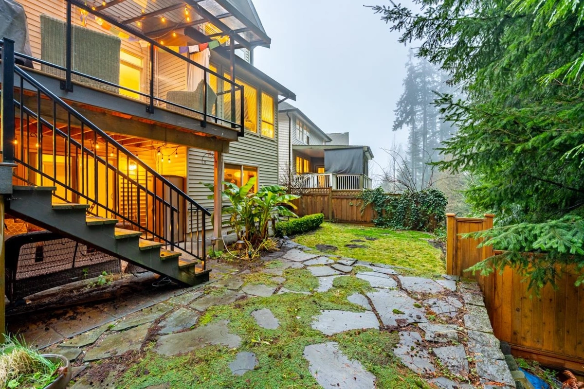Garden / Landscaping Photo of 30 Hawthorn Drive, Port Moody, BC