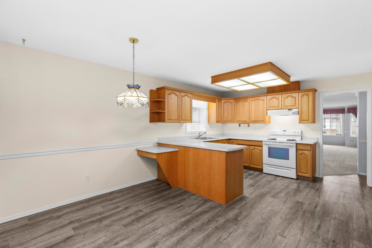 Guest Bathroom Photo of 39 46485 Airport Road, Chilliwack, BC