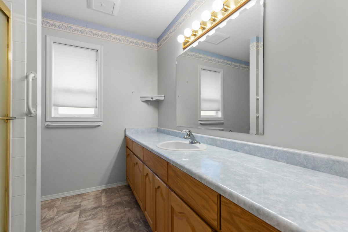 Staircase Photo of 39 46485 Airport Road, Chilliwack, BC