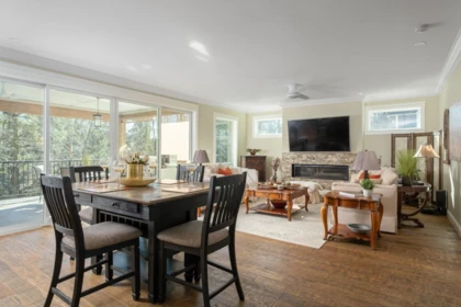 Breakfast Nook Photo of 11580 Glacier Drive, Mission, BC