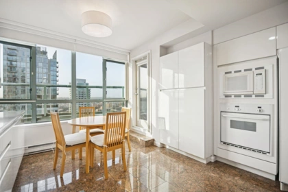 Kitchen Photo of PH 3-4 1383 Howe Street, Vancouver, BC