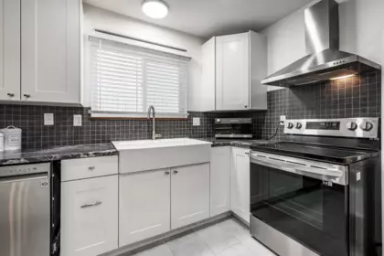 Kitchen Island Photo of 8542 Mccutcheon Avenue, Chilliwack, BC