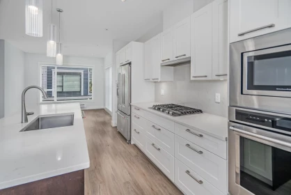 Kitchen Island Photo of 30 16337 23a Avenue, Surrey, BC