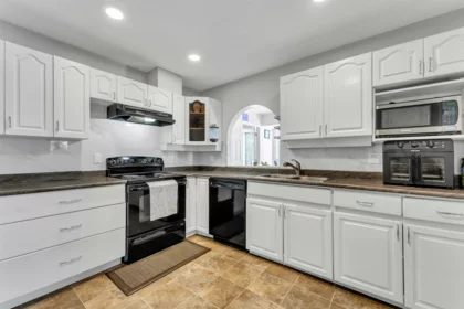 Kitchen Photo of 21 12172 72 Avenue, Surrey, BC