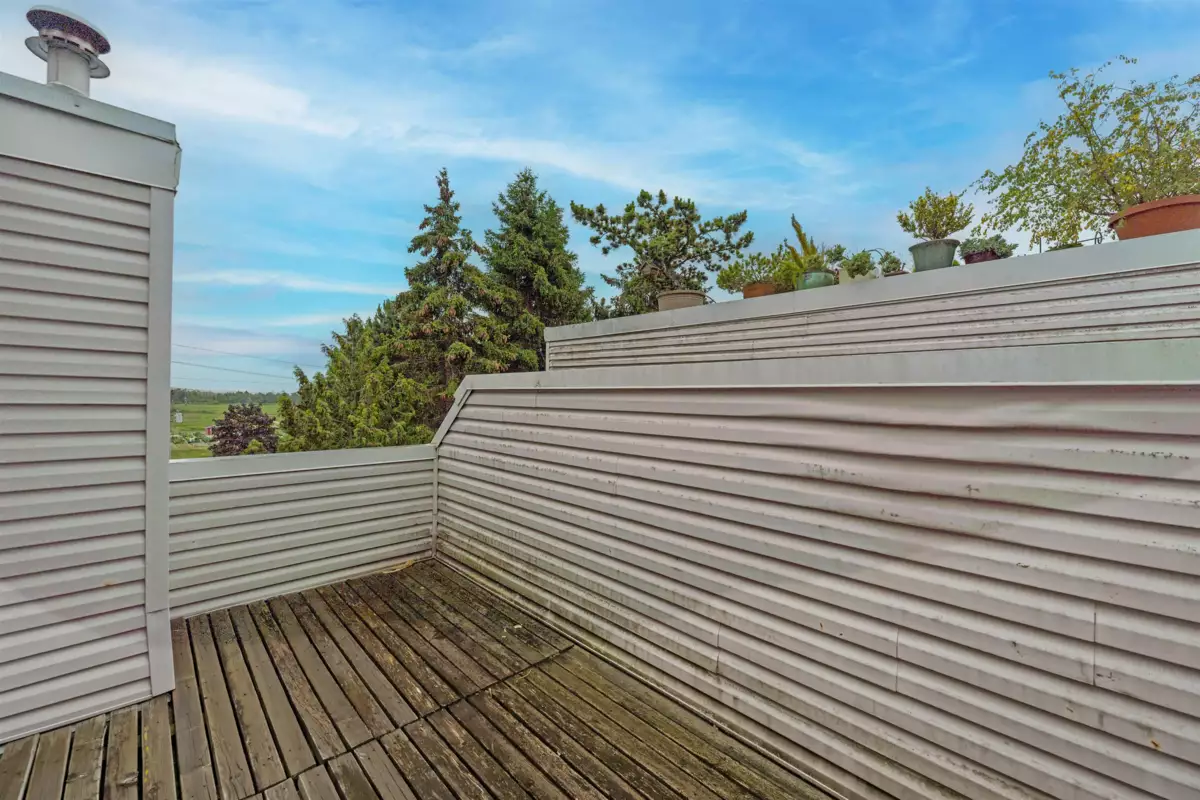 Breakfast Nook Photo of 305 5488 Arcadia Road, Richmond, BC