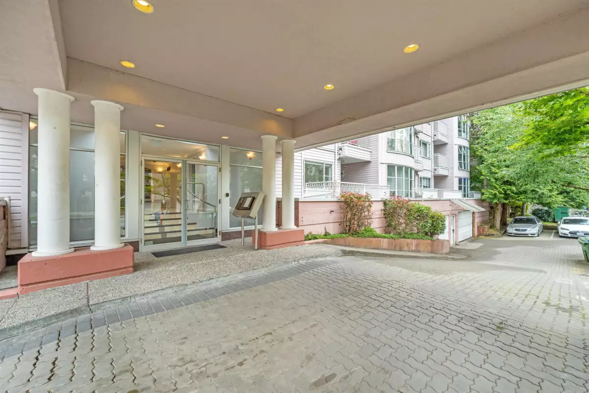 Entry Foyer Photo of 305 5488 Arcadia Road, Richmond, BC