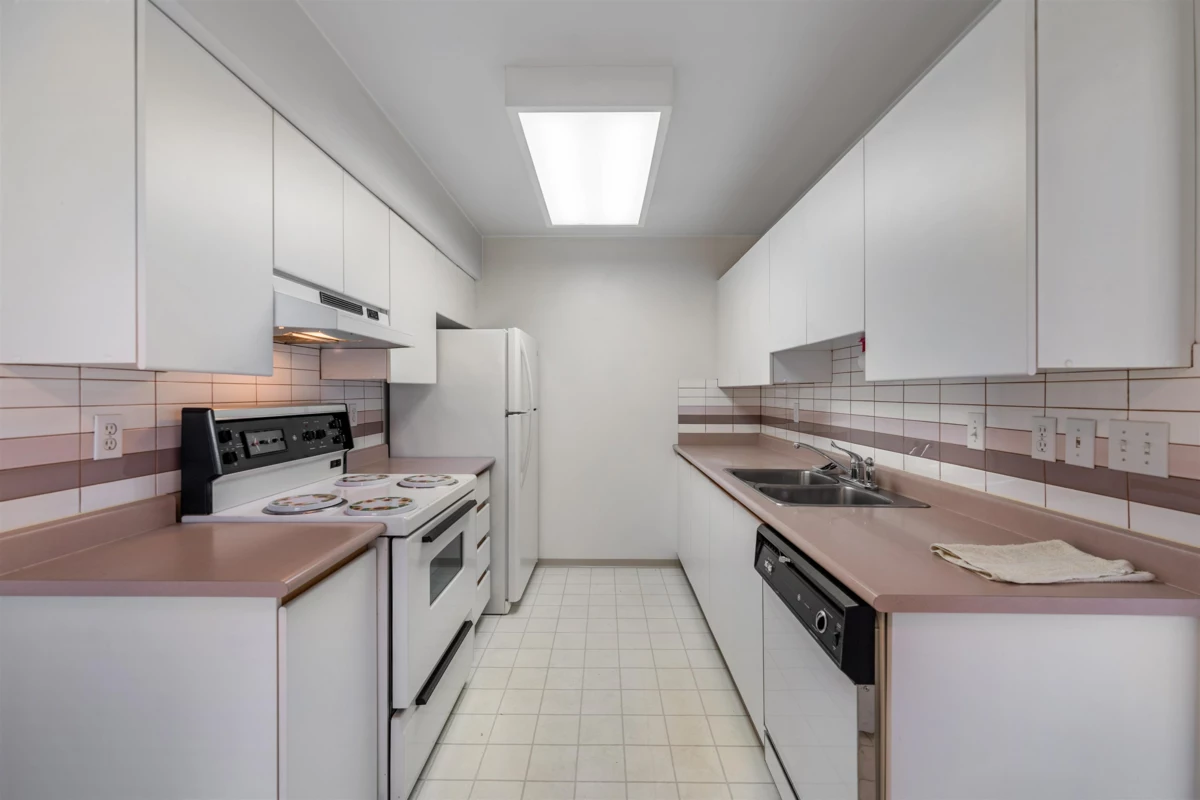 Kitchen Island Photo of 305 5488 Arcadia Road, Richmond, BC