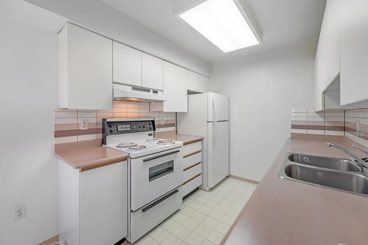 Kitchen Photo of 305 5488 Arcadia Road, Richmond, BC