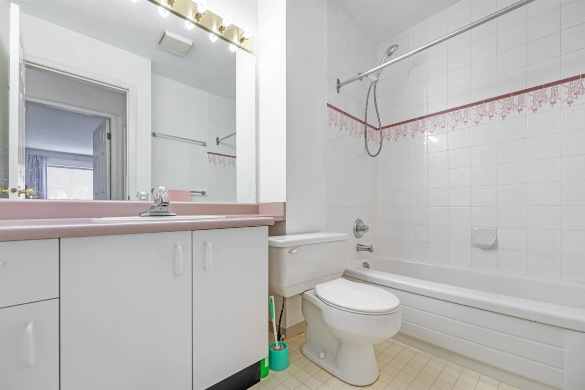 Walk-In Closet Photo of 305 5488 Arcadia Road, Richmond, BC