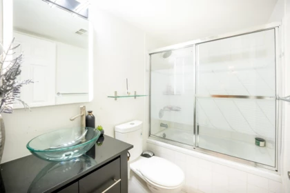 Guest Bathroom Photo of 206 855 W 16th Street, North Vancouver, BC