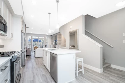 Kitchen Island Photo of 61 3039 156th Street, Surrey, BC
