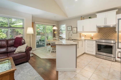 Kitchen Photo of 36 14877 33 Avenue, Surrey, BC