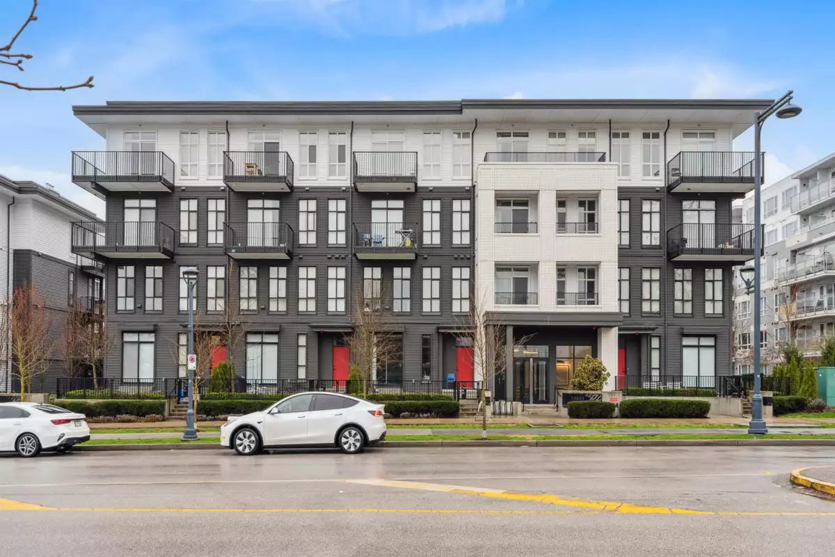 Exterior Front Photo of 210 13933 105 Boulevard, Surrey, BC