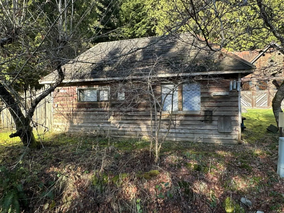 Kitchen Island Photo of 11191 Stave Lake Road, Mission, BC