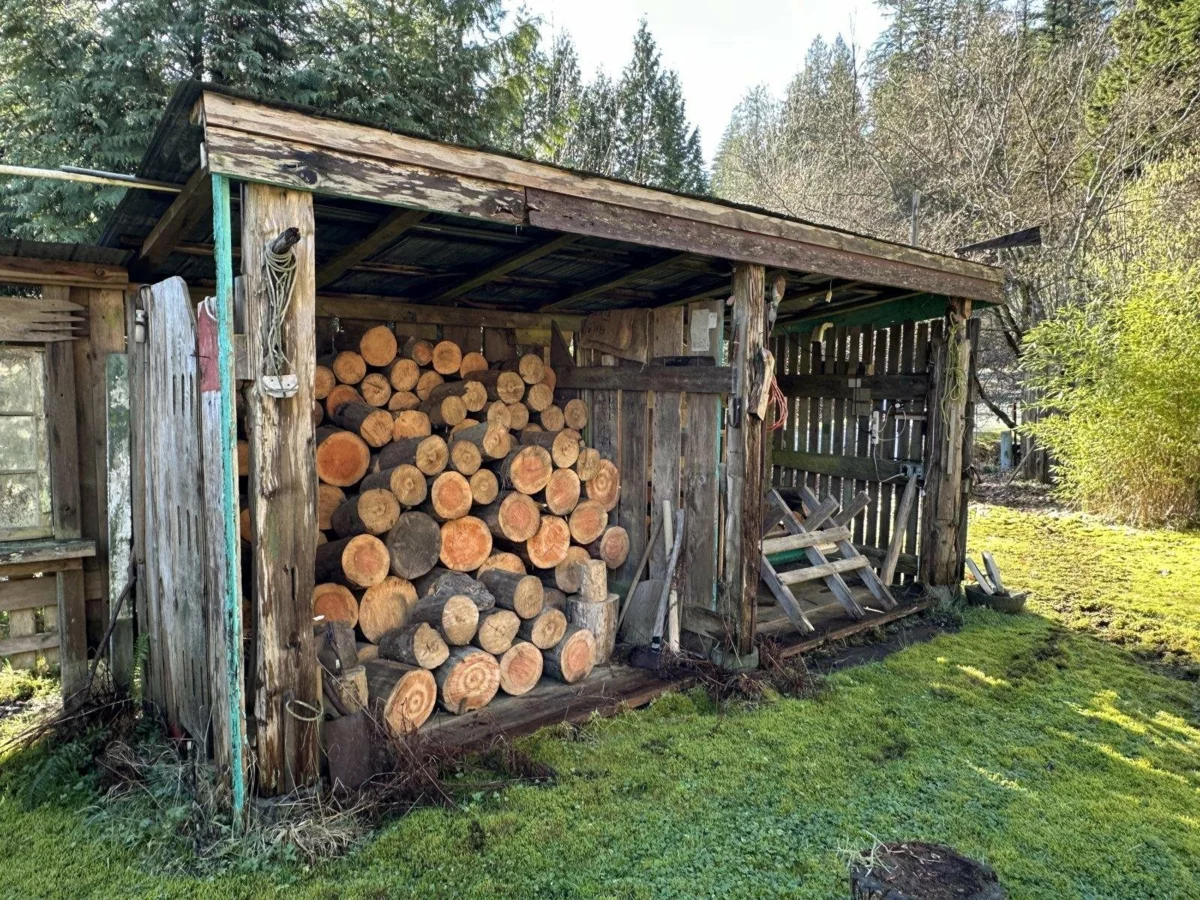 Walk-In Closet Photo of 11191 Stave Lake Road, Mission, BC