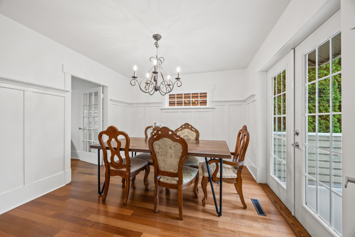 Kitchen Island Photo of 3276 W 21st Avenue, Vancouver, BC
