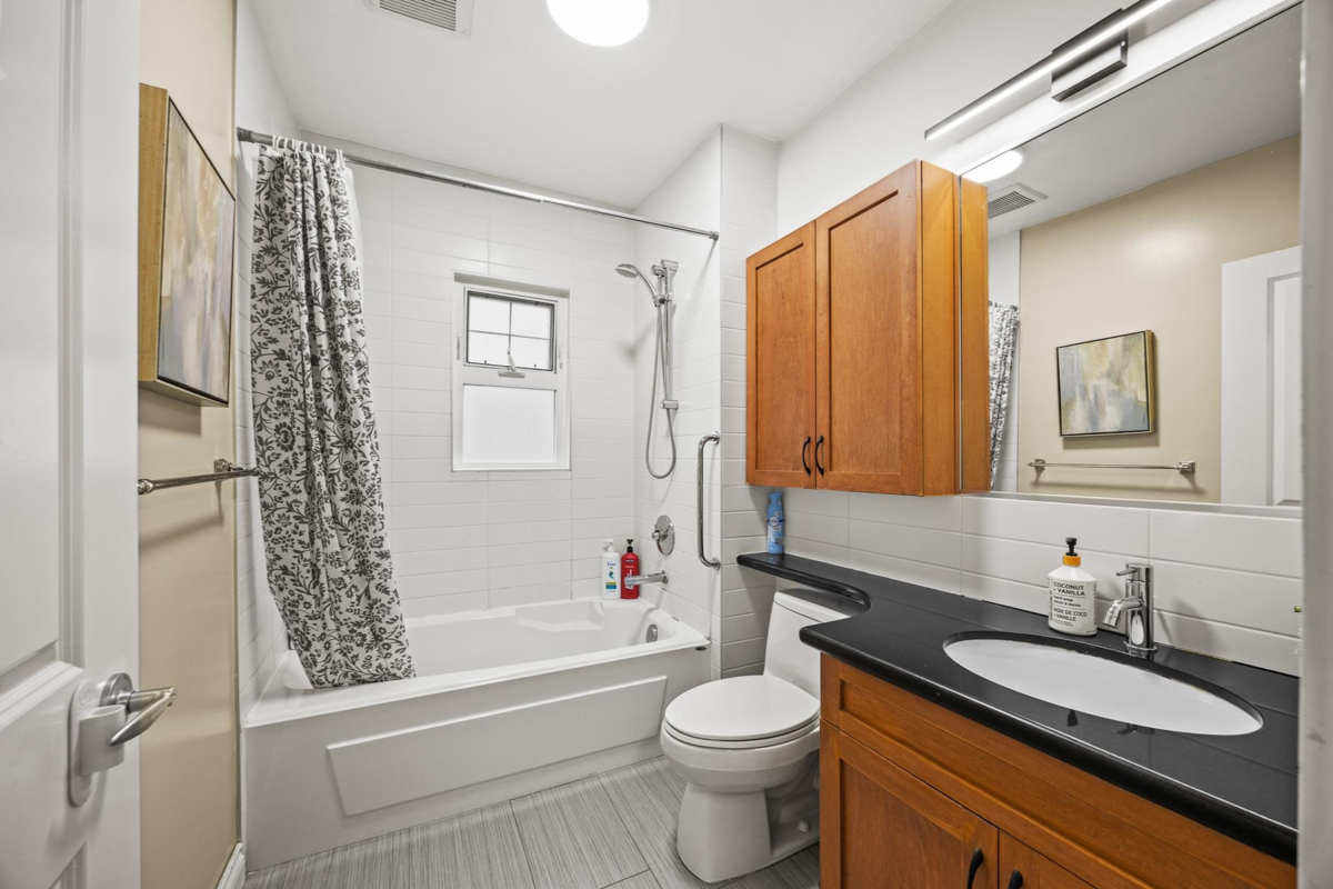 Laundry Room Photo of 3276 W 21st Avenue, Vancouver, BC