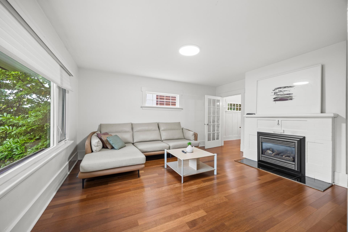 Living Room Photo of 3276 W 21st Avenue, Vancouver, BC