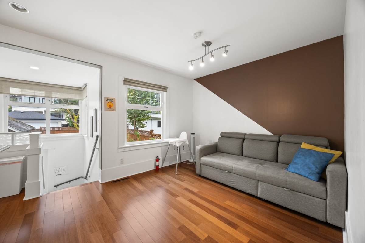 Powder Room Photo of 3276 W 21st Avenue, Vancouver, BC