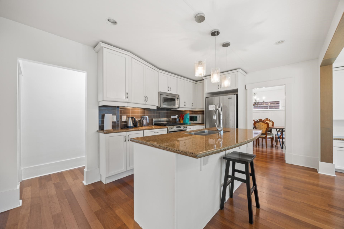 Primary Bathroom Photo of 3276 W 21st Avenue, Vancouver, BC