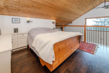 Entry Foyer Photo of 1572 Mountain Road, Gibsons, BC