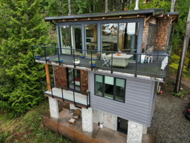 1572 Mountain Road, Gibsons, BC, Gibsons — Single Family Residence for sale