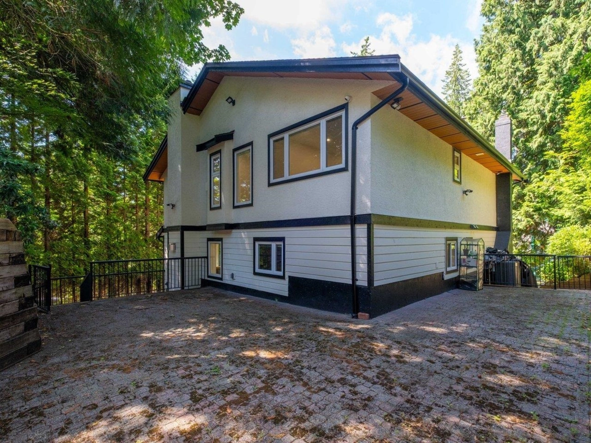 Community Amenities Photo (Clubhouse) of 4283 Capilano Road, North Vancouver, BC