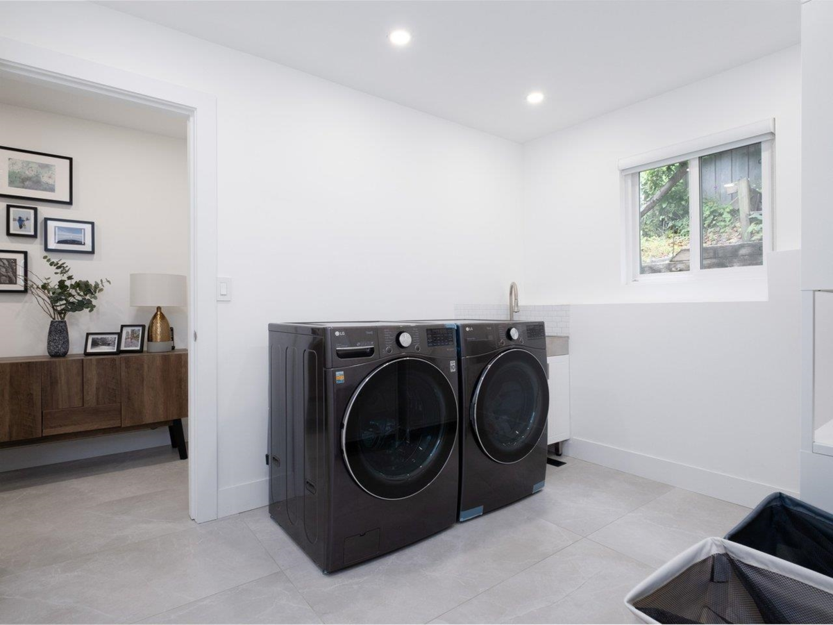 Swimming Pool Photo of 4283 Capilano Road, North Vancouver, BC