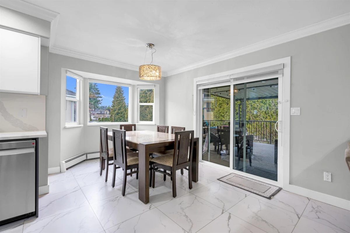 Basement Recreation Room Photo of 7595 122a Street, Surrey, BC