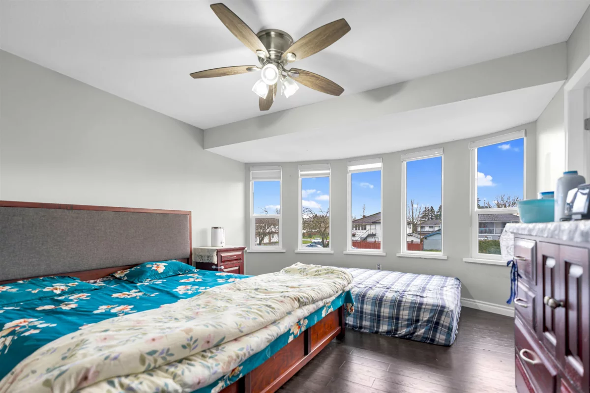 Kitchen Photo of 7595 122a Street, Surrey, BC