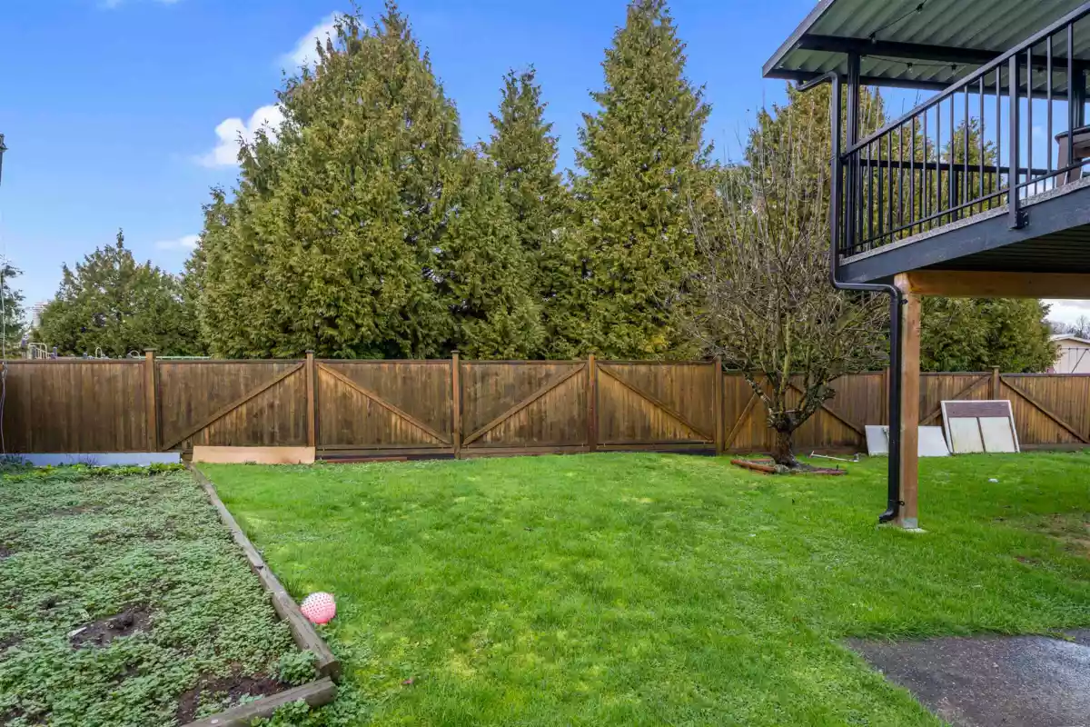 Mudroom Photo of 7595 122a Street, Surrey, BC