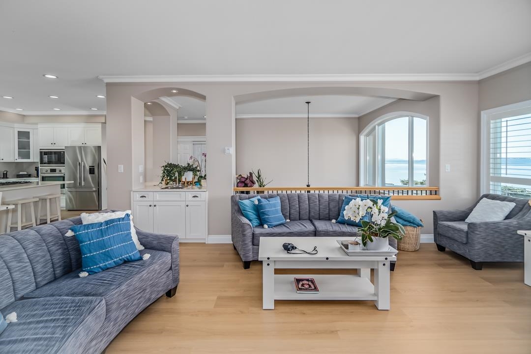 Breakfast Nook Photo of 14433 Sunset Lane, White Rock, BC