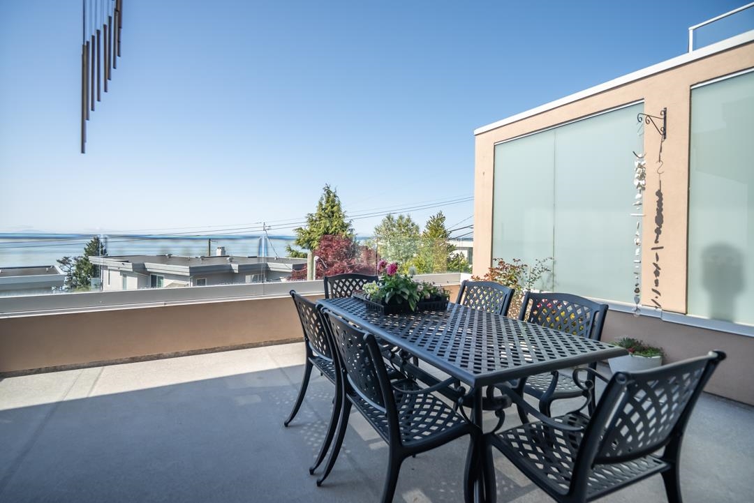 Entry Foyer Photo of 14433 Sunset Lane, White Rock, BC