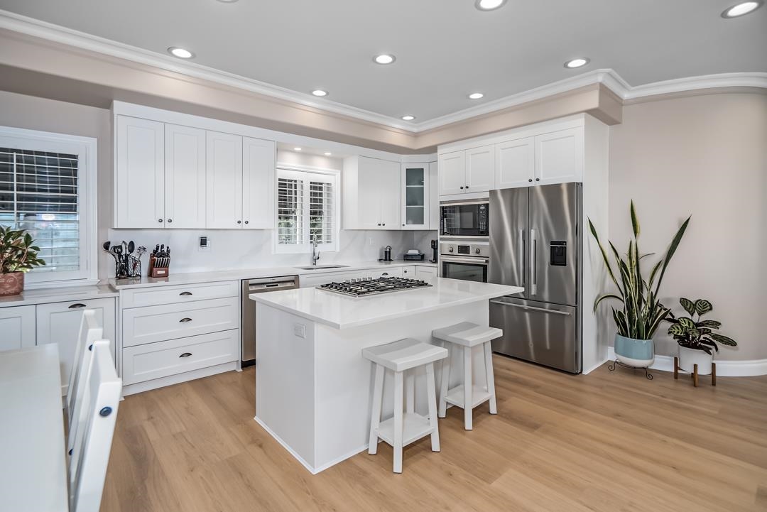 Guest Bathroom Photo of 14433 Sunset Lane, White Rock, BC