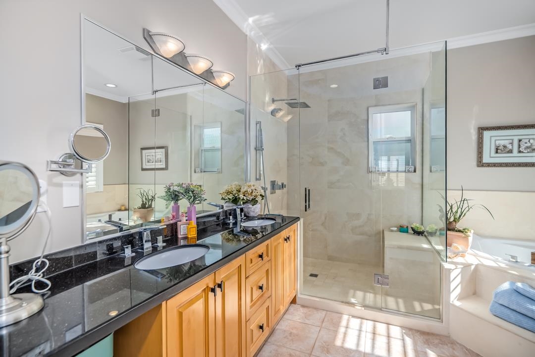 Laundry Room Photo of 14433 Sunset Lane, White Rock, BC