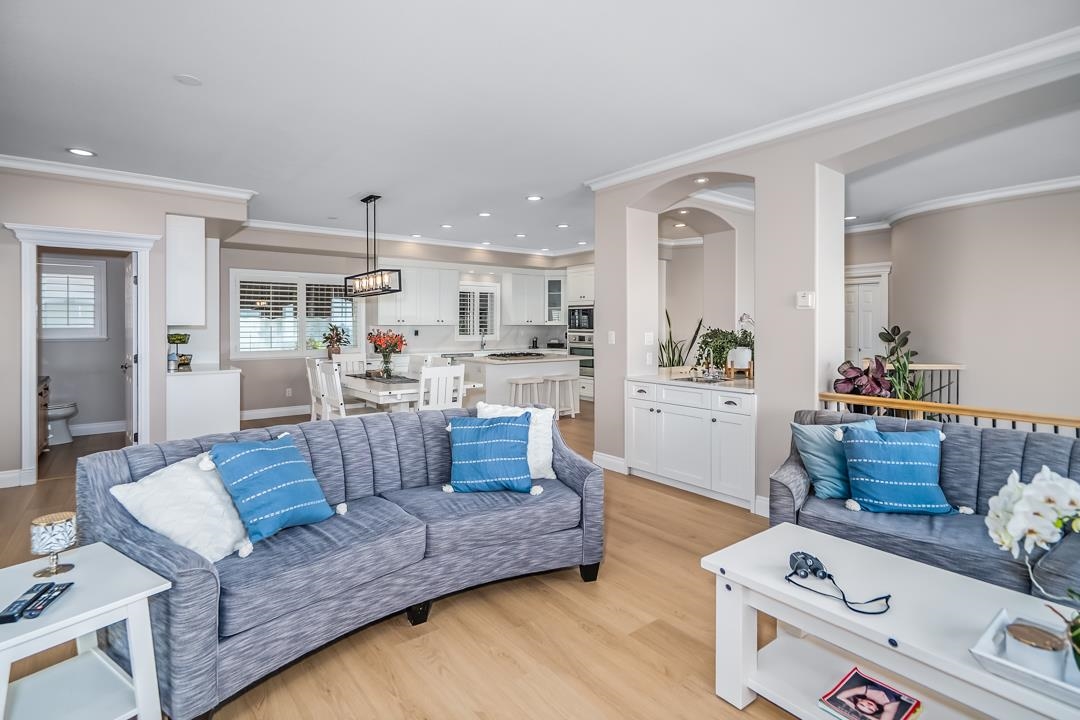 Primary Bathroom Photo of 14433 Sunset Lane, White Rock, BC