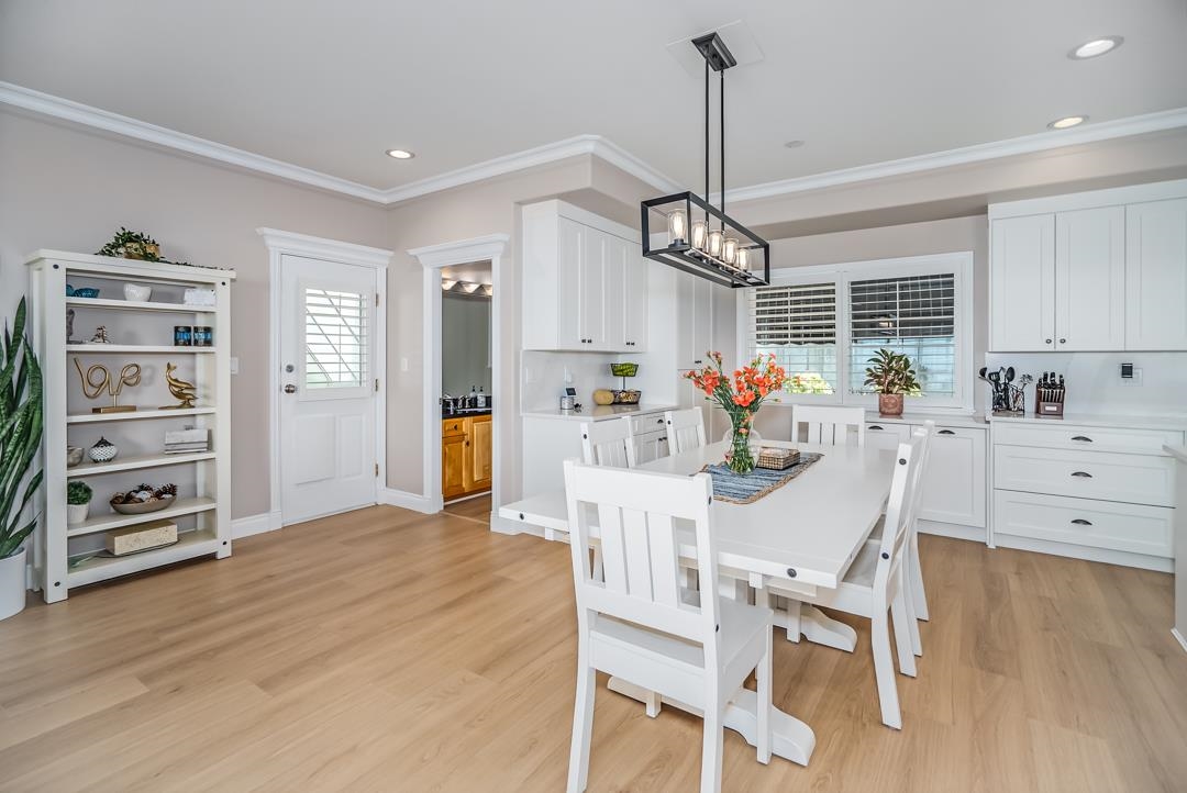 Walk-In Closet Photo of 14433 Sunset Lane, White Rock, BC