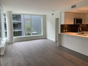 302 8533 River District Crossing, Vancouver, BC