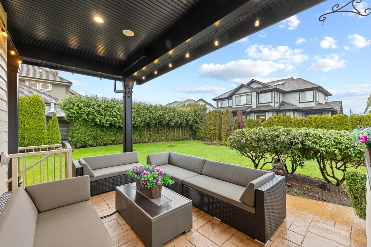 Front Yard Photo of 15963 Devonshire Drive, Surrey, BC