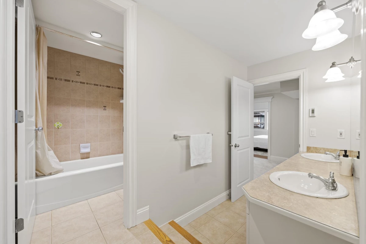 Hallway Photo of 15963 Devonshire Drive, Surrey, BC